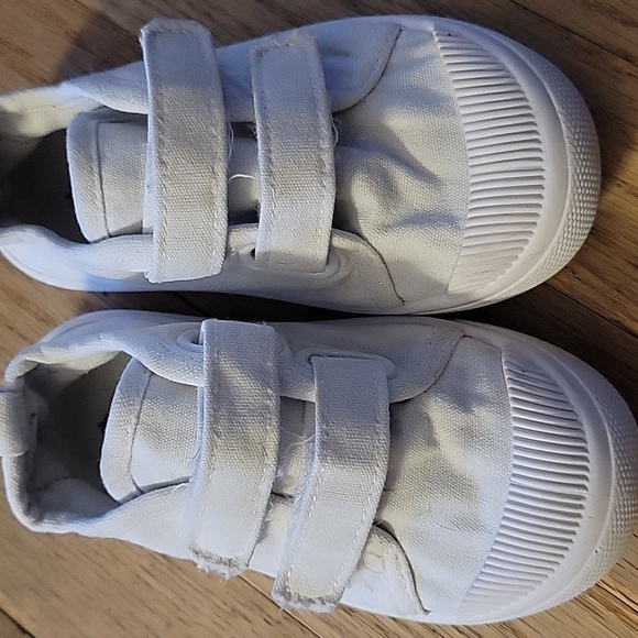Kids White Sz 9.5 Velcro Sneakers - Picture 2 of 5